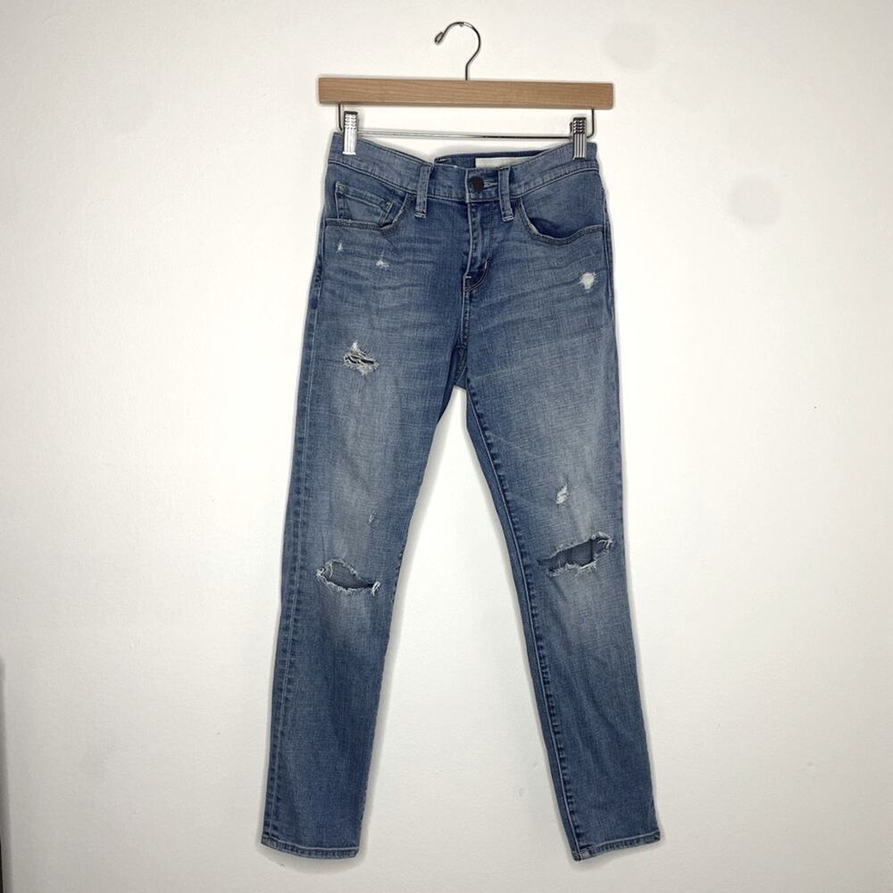 Treasure & Bond Skinny Boyfriend Crop Size 26 Women’s Ditressed Ripped Jeans